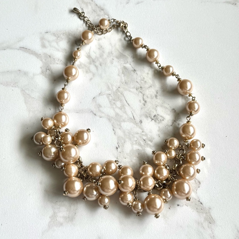 Elegant Pearl Cluster Statement Necklace